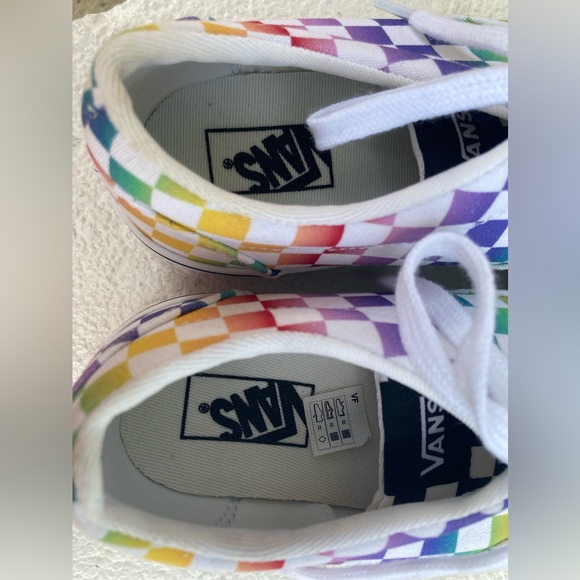 Girl’s rainbow checkered Vans - SIZE 3 - Picture 2 of 10